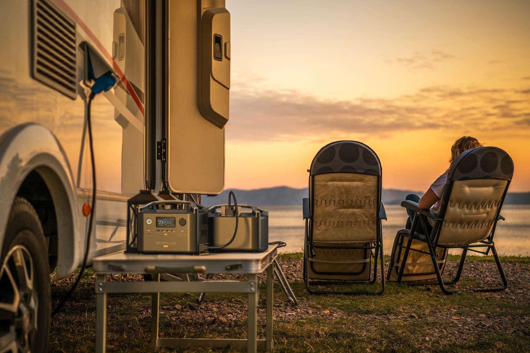 HOW A SOLAR POWERED GENERATOR CAN SAVE YOU MONEY