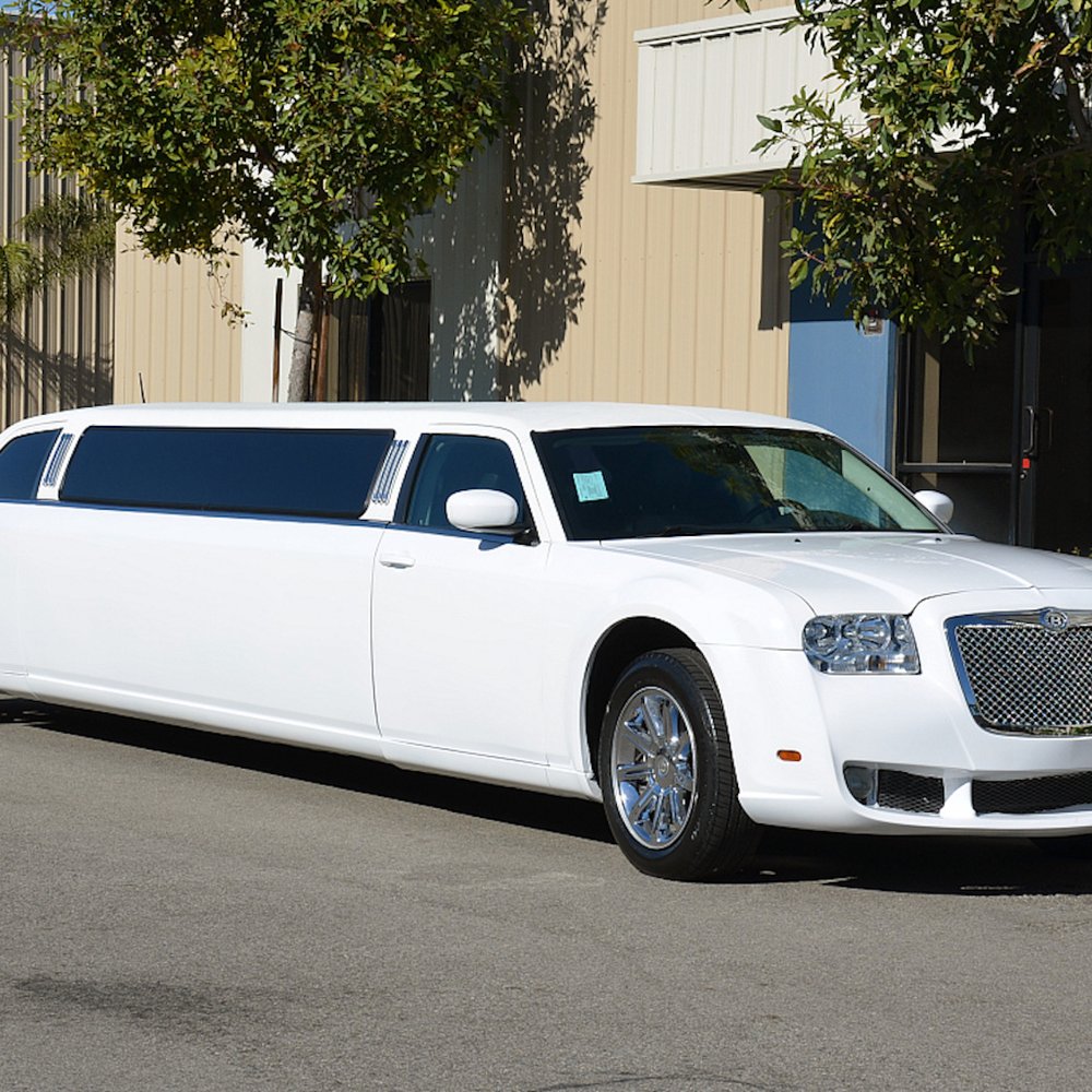 Book Your Miami Limousine for VIP Events and Airport Transfers