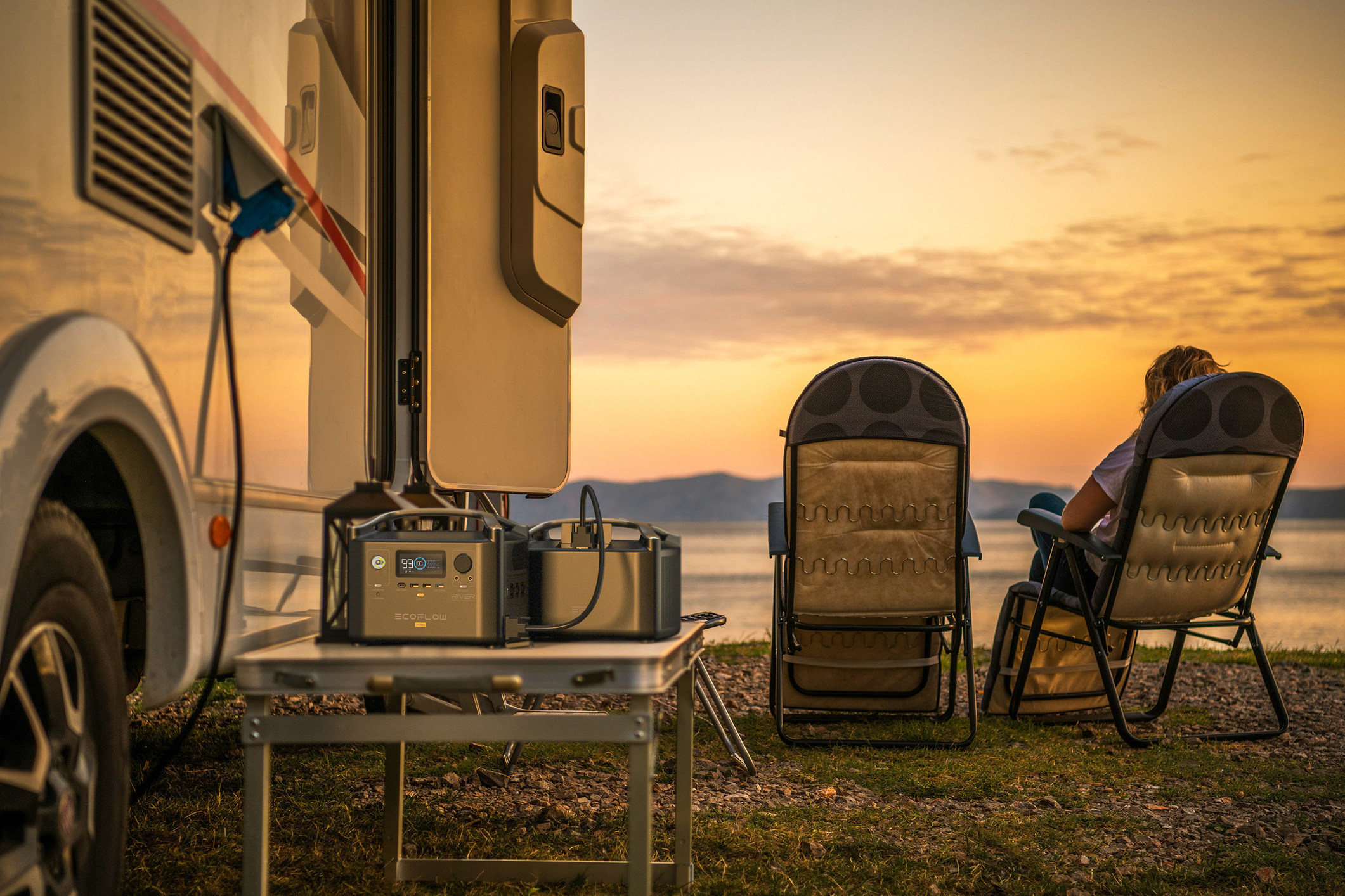 HOW A SOLAR POWERED GENERATOR CAN SAVE YOU MONEY