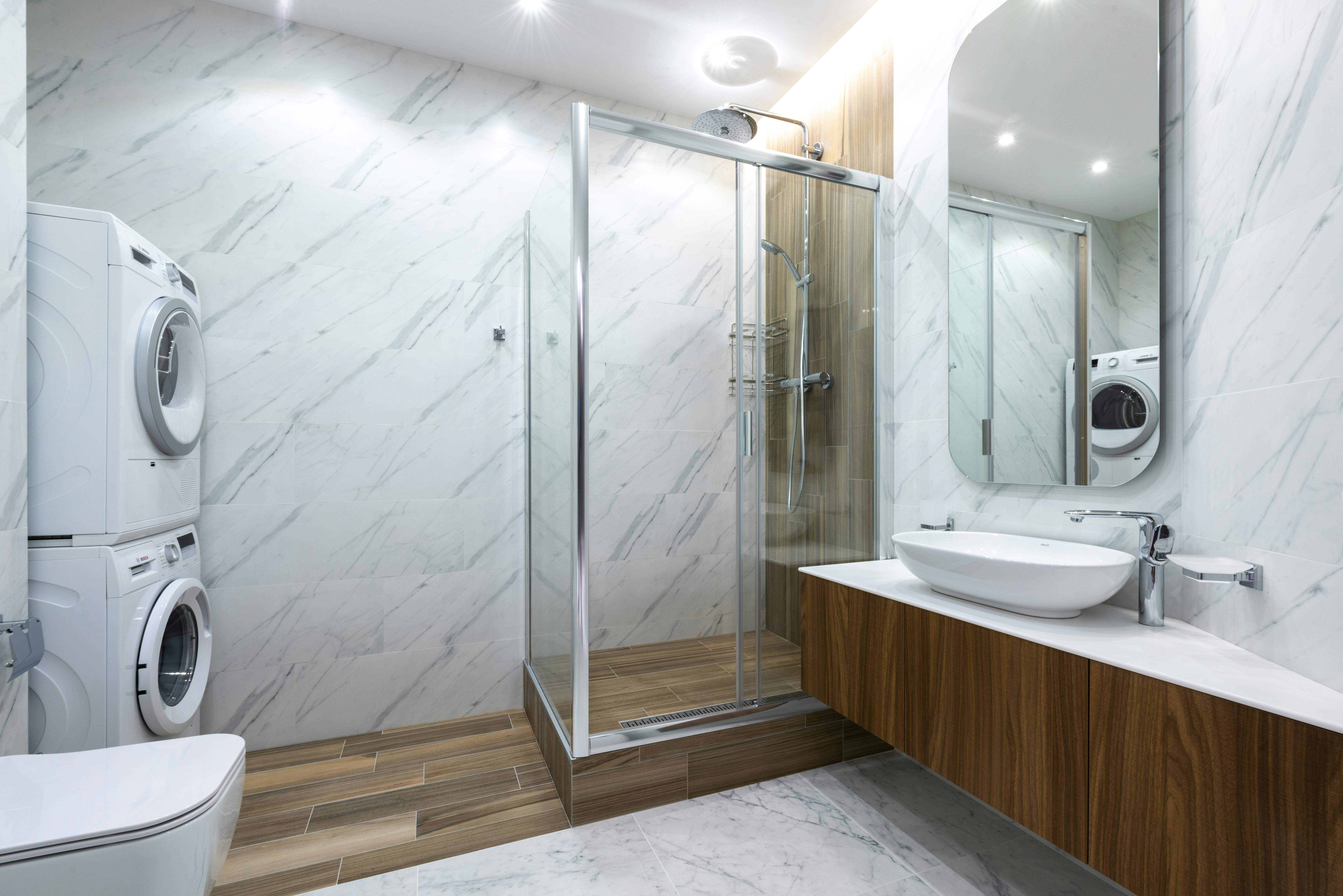 Cabine de douche complete : matériaux et options disponibles